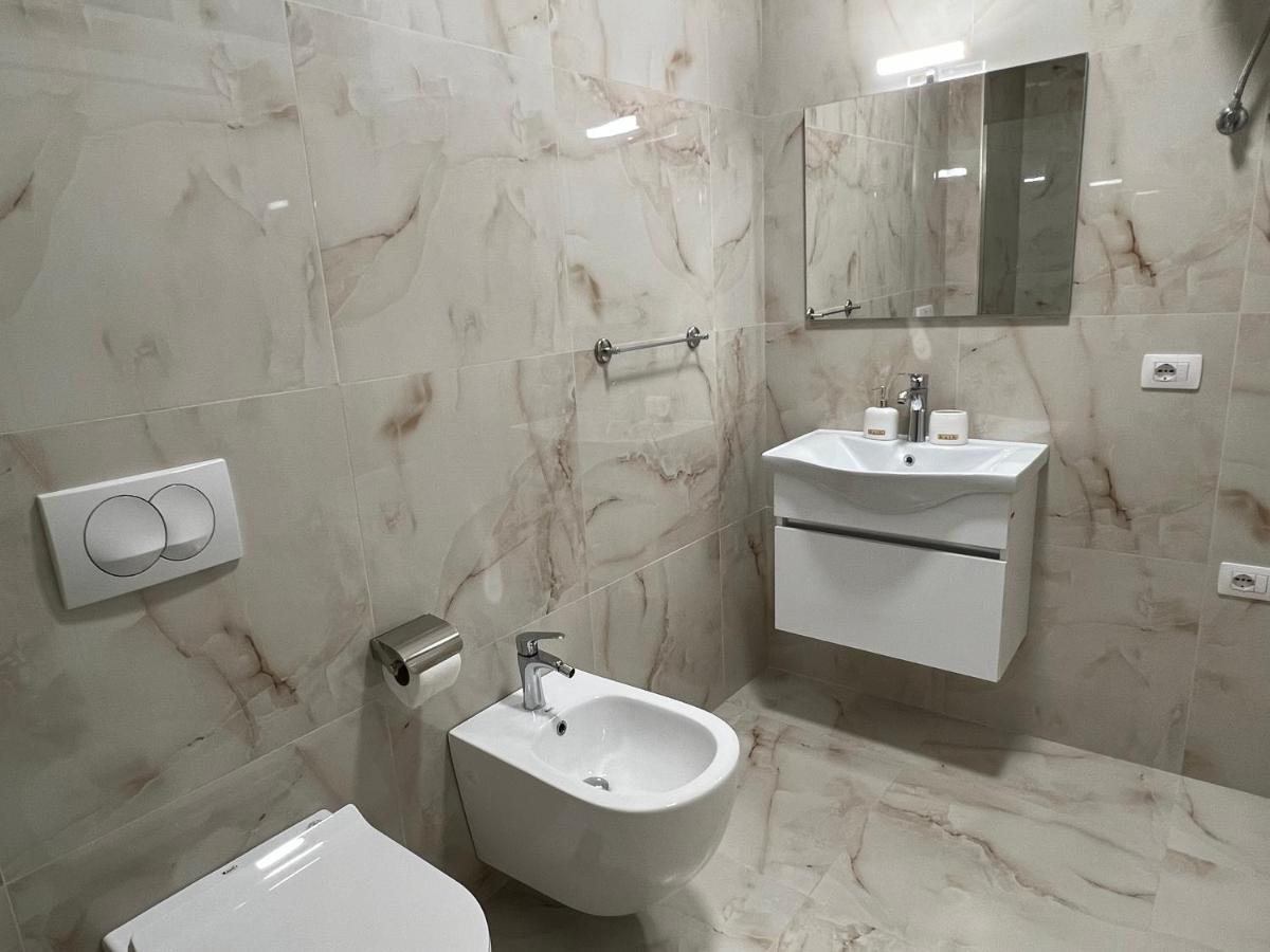 Brand New Apts Located At The City'S Main Square-100 Mbs Wifi Durrës Eksteriør billede